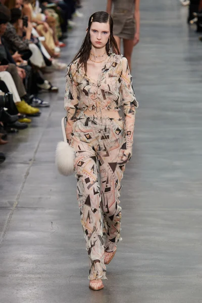Look 10